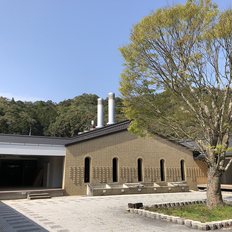 煉瓦の外観が特徴的な有田キャンパス。