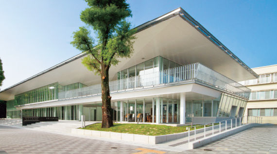 写真:佐賀大学美術館外観