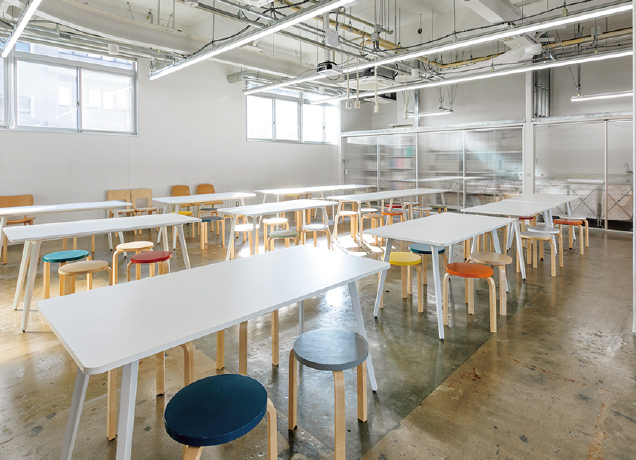 写真:理工学部4号館 内観02