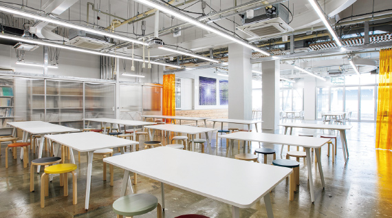 写真:理工学部4号館