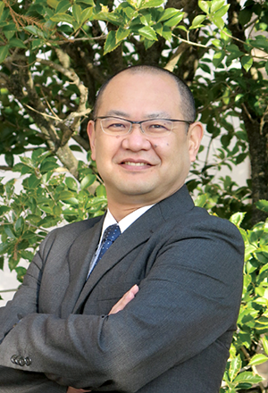 経済学部 学部長の写真