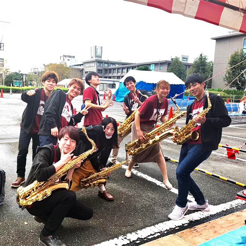 「JAZZ研究会」屋外ステージで練習中！