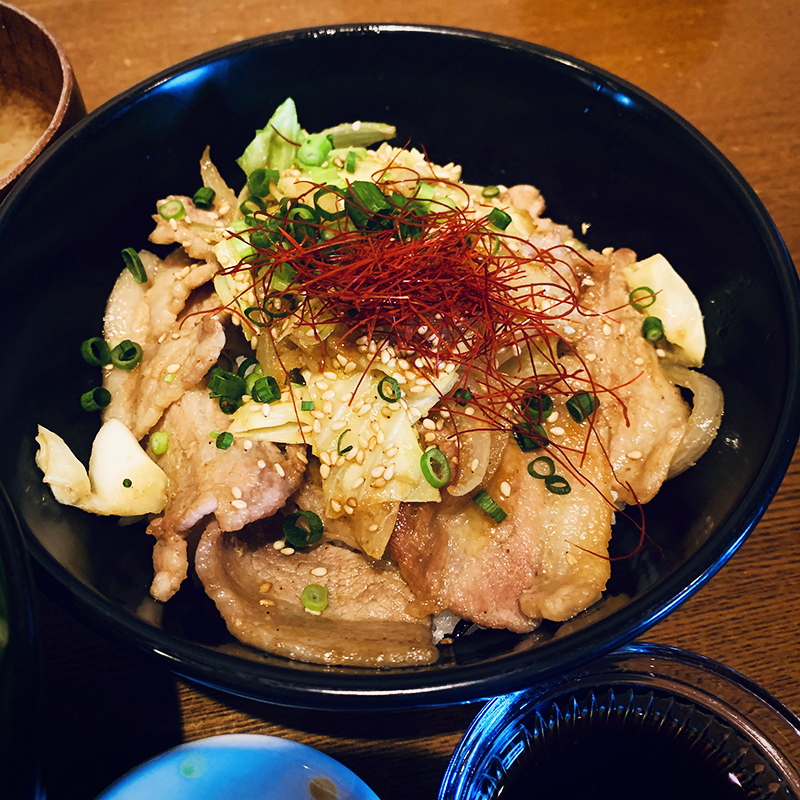 「ハングリーボウル」スタミナ満点！ガツンと豚玉丼。