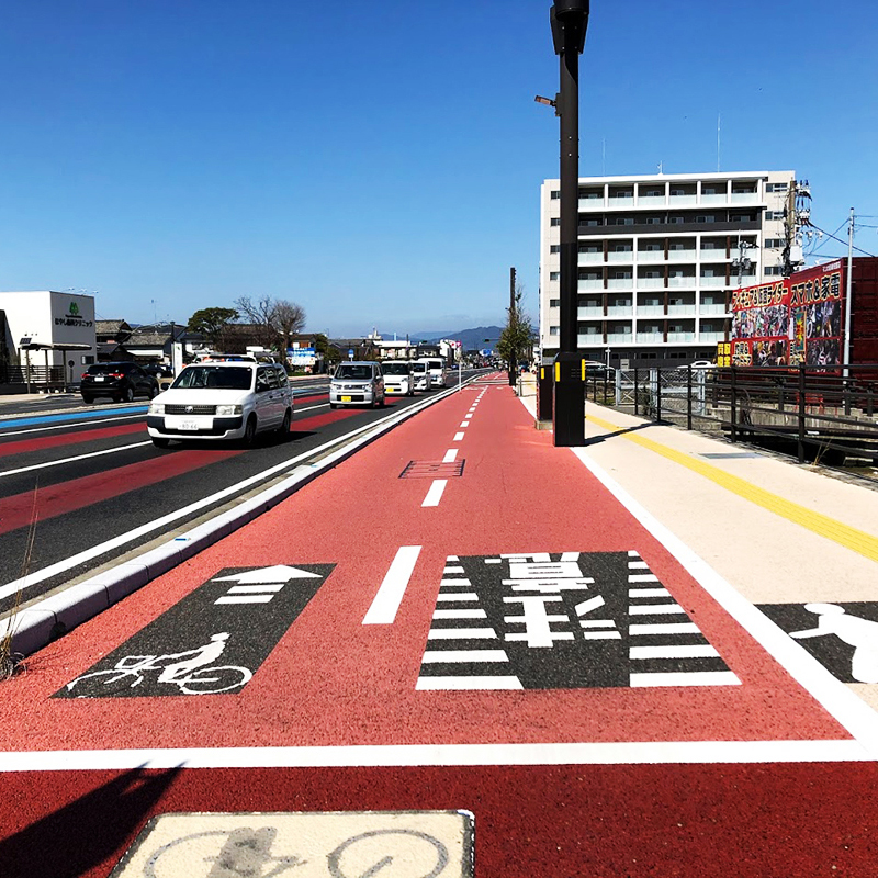 通学は自転車で！チャリ専用道路。